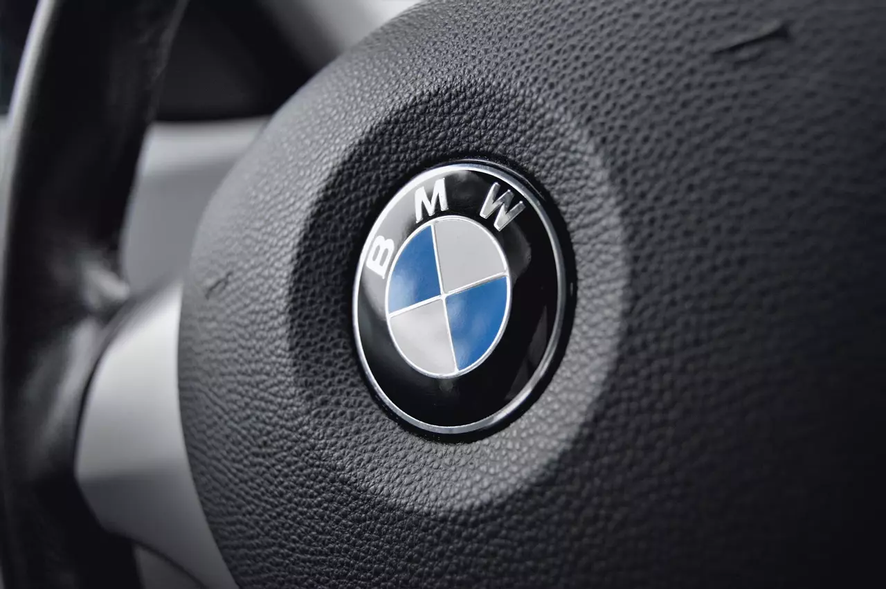 ​BMW, или Mercedes – кой печели битката при акциите?