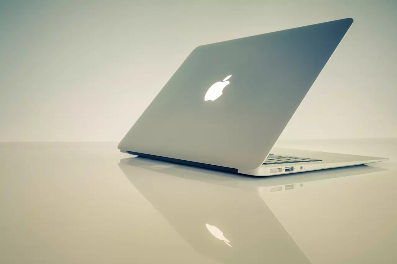Trading Roundup: Apple, Inc. Proves Sceptics Wrong