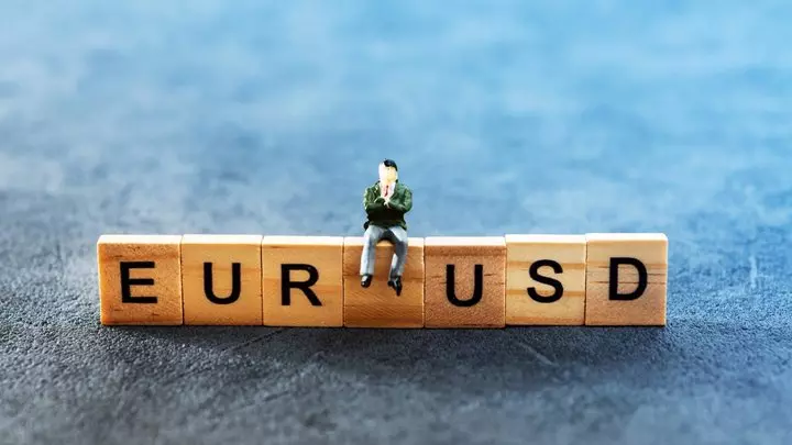EUR / USD staat op het punt long te gaan op 1.1200, zal 1.1400 of hoger volgen?
