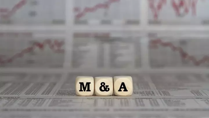 Wat is M&A? Hoe beleggen in fusies en overnames?